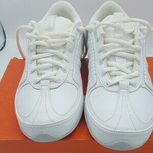 Women Girls White Grey Nike Musique Cheer Sneakers Size 5.5 Model #315757 111